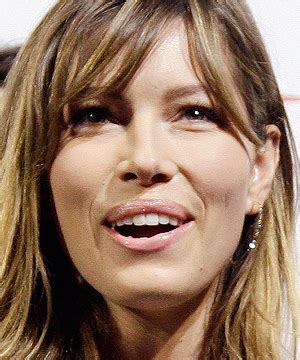 Jessica Biel regrets posing nude as teen